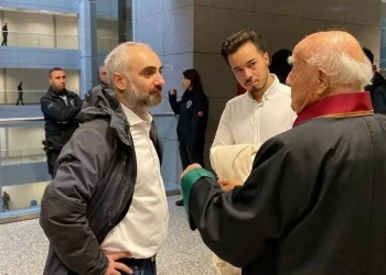 مصادرة جواز صحفي تركي عند السفر إلى اليونان