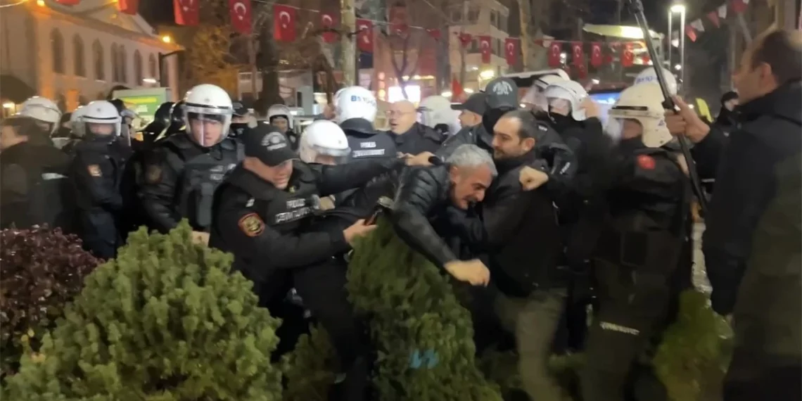 الأتراك يواصلون انتفاضتهم ضد قرار اعتقال إمام أوغلو