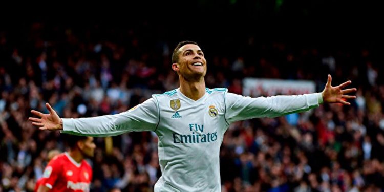 هل يشتري رونالدو نادي فالنسيا الإسباني؟