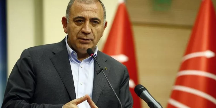 سياسي منشق عن الشعب الجمهوري يؤسس حزب “المترددين”