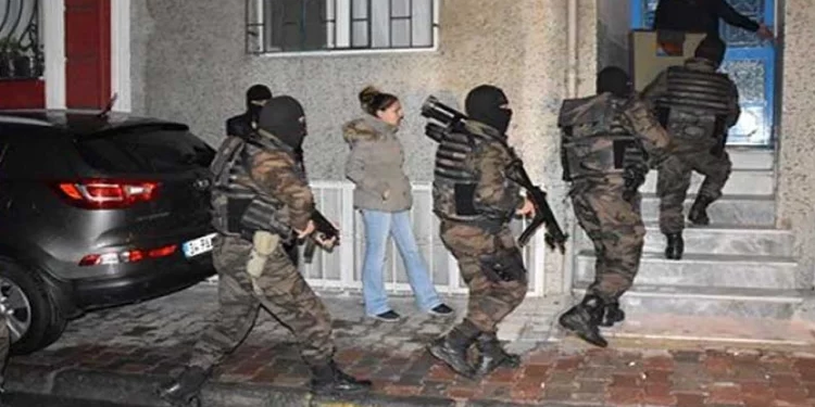 اعتقال 20 مشتبهاً في انضمامهم لتنظيم داعش في إسطنبول