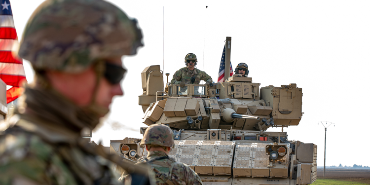 القوات الأمريكية تبدأ الانسحاب من “دير الزور”