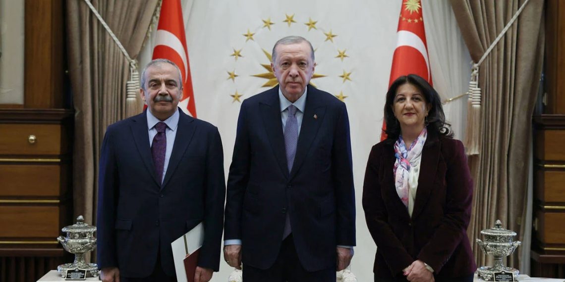 لأول مرة منذ 13 عاما.. أردوغان يلتقي وفد الـحزب الكردي