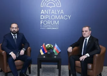 وزيرا خارجية أذربيجان وأرمينيا يلتقيان في أنطاليا