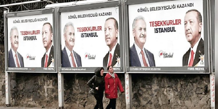 لافتات الإعلانات في إسطنبول تحت سيطرة الحكومة