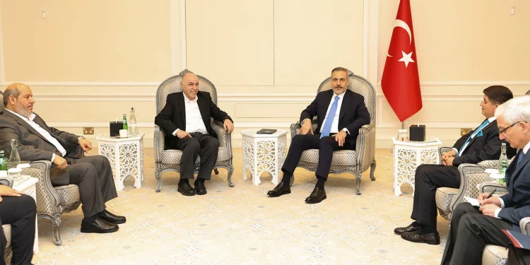 هاكان فيدان يلتقي وفدًا بارزًا من حركة حماس