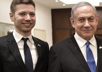 نتنياهو يدعم نجله بعد إهانته للرئيس الفرنسي