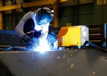 إنتاج تركيا الصناعي يواصل الانكماش مسجلا أدنى مستوى في 4 أشهر