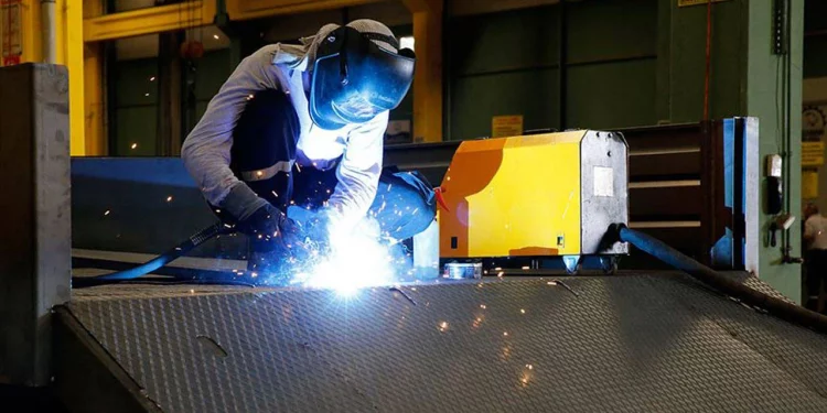 إنتاج تركيا الصناعي يواصل الانكماش مسجلا أدنى مستوى في 4 أشهر