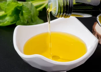 رسوم ترامب الجمركية تمنح تركيا أفضلية في زيت الزيتون وتترك إسبانيا في مأزق!