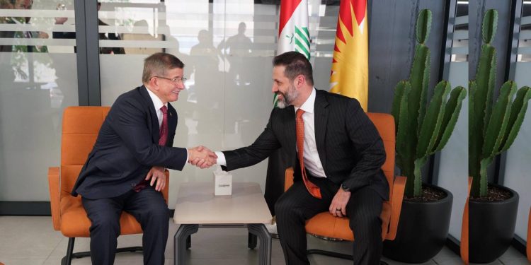 داوود أوغلو والطالباني يناقشان العلاقات التركية-العراقية