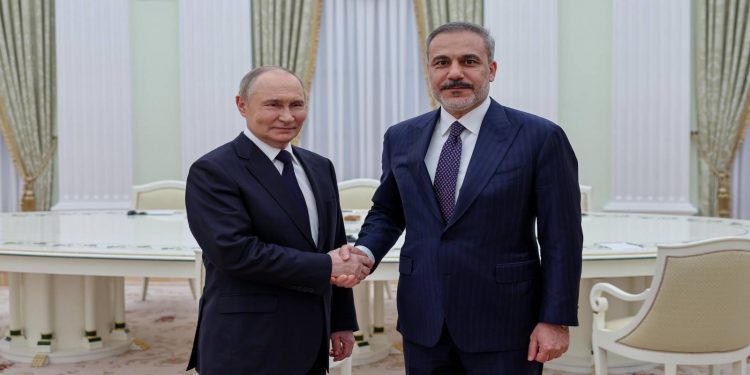 بوتين يستقبل وزير الخارجية التركي هاكان فيدان