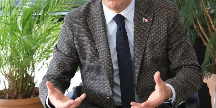 خبير اقتصادي: الفائدة في تركيا لا تشجع أصحاب الأموال