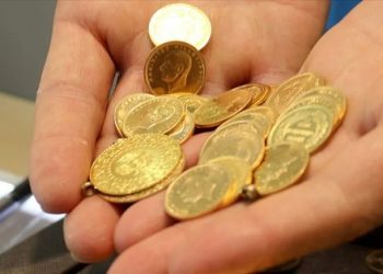 زلزال إسطنبول يدفع الأتراك لنقل الذهب إلى البنوك