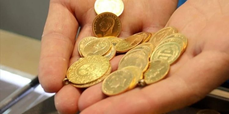 زلزال إسطنبول يدفع الأتراك لنقل الذهب إلى البنوك