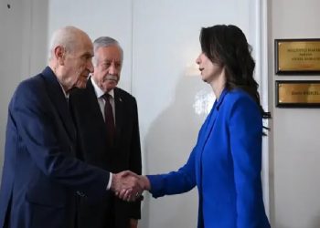 وفد الحزب الكردي يلتقي دولت بهجلي في البرلمان