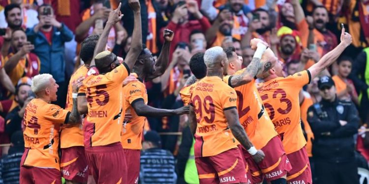 جالطة سراي يتوج بلقب الدوري التركي الممتاز