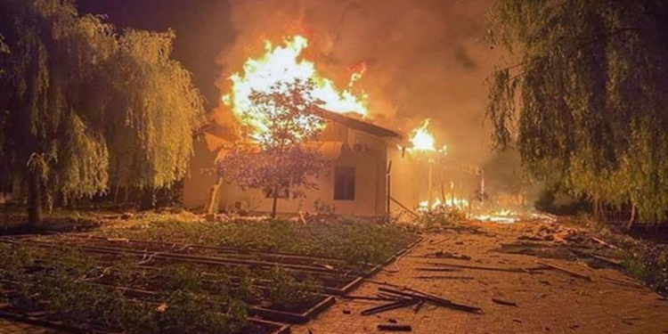 روسيا تشن غارة قاتلة على خاركيف وسط تعثر محادثات السلام