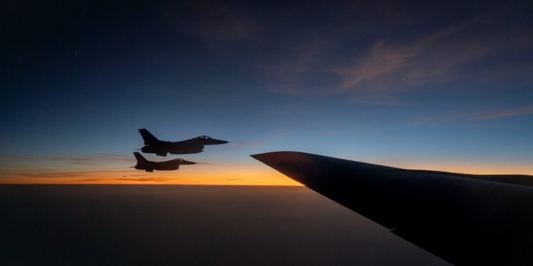 هل تنشر الولايات المتحدة  قاذفات القنابل بي-2 سبيريت في الشرق الأوسط؟