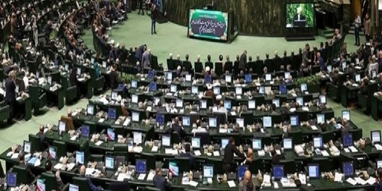 البرلمان الإيراني يجمد التعاون مع الوكالة الدولية للطاقة الذرية