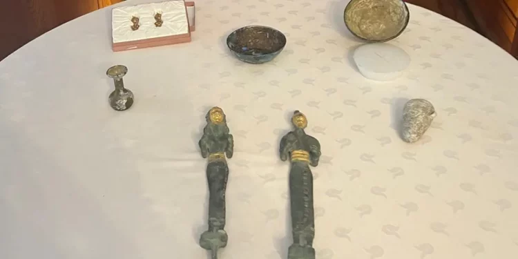 سويسرا تعيد 7 قطع أثرية إلى تركيا