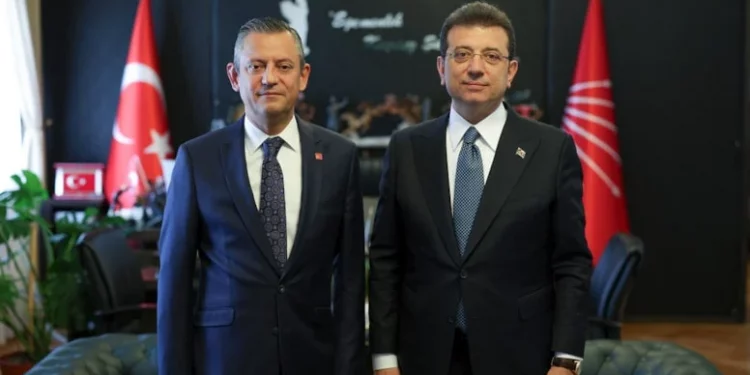 بلومبرغ تحذر: الضغوط السياسية تهدد الاقتصاد التركي