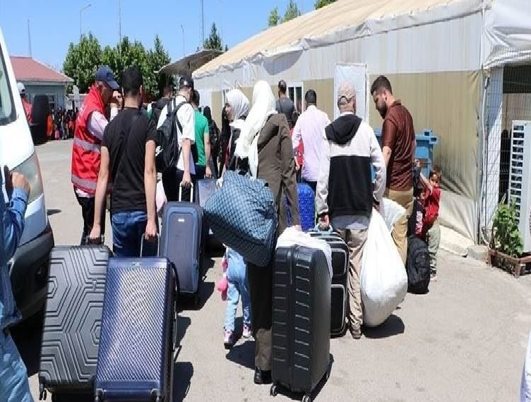 100 ألف سوري يغادرون غازي عنتاب