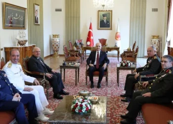 تركيا.. وزير الدفاع يناقش مع رئيس البرلمان القضية الكردية