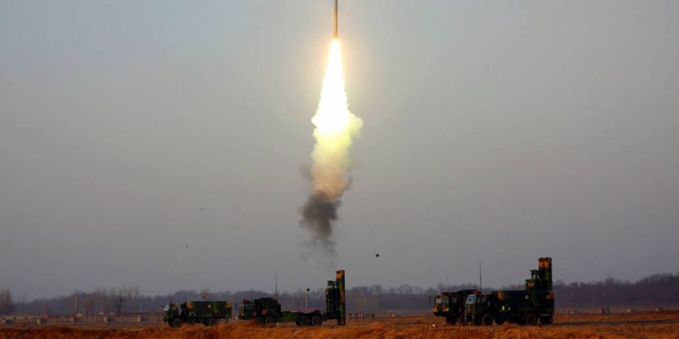 إيران تشتري بطاريات صواريخ أرض جو من الصين