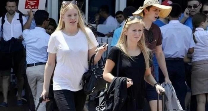 الروس في تركيا يتراجع عددهم إلى النصف!