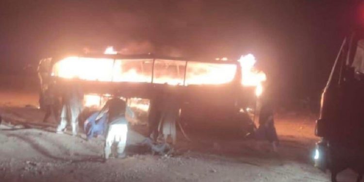 عشرات القتلى والجرحى بانقلاب شاحنة لاجئين غرب أفغانستان