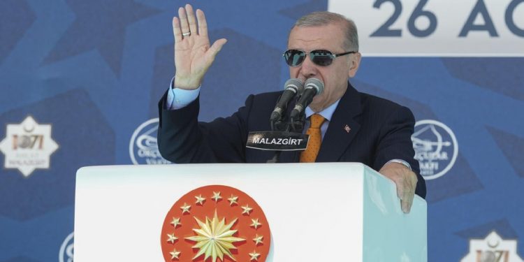 أردوغان يخاطب أكراد سوريا: من يوجه بوصلته بعيدًا عن أنقرة يخسر