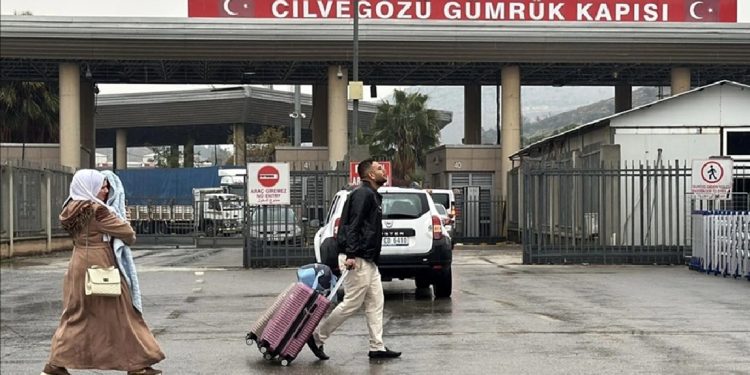 بدء عمليات العبور بجواز السفر عبر المعابر الحدودية البرية مع سورية