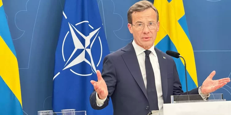 العثور على ملف سري بالمطار بعد زيارة رئيس وزراء السويد تركيا