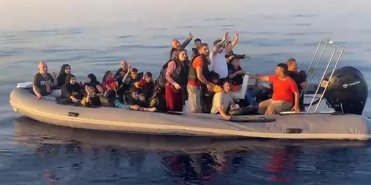 تركيا.. ضبط 50 طفلاً على مركب هجرة غير شرعية