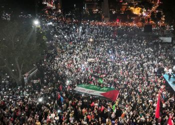 100 ألف يشاركون بمسيرة “كونوا أملا لغزة” في إسطنبول