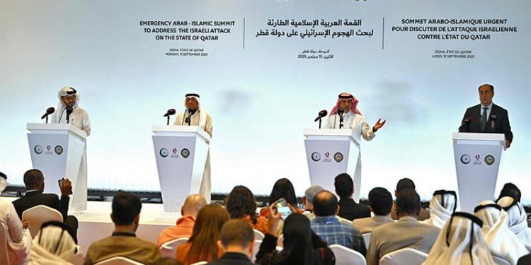القمة العربية الإسلامية تدعو لمراجعة دبلوماسية للعلاقات مع إسرائيل