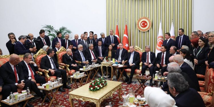 هل تحقق صورة أردوغان مع أحزاب المعارضة التطبيع السياسي في تركيا؟