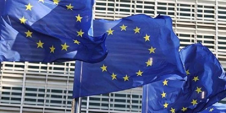 الاتحاد الأوروبي يفرض حظرا تاما على استيراد الغاز الروسي المسال