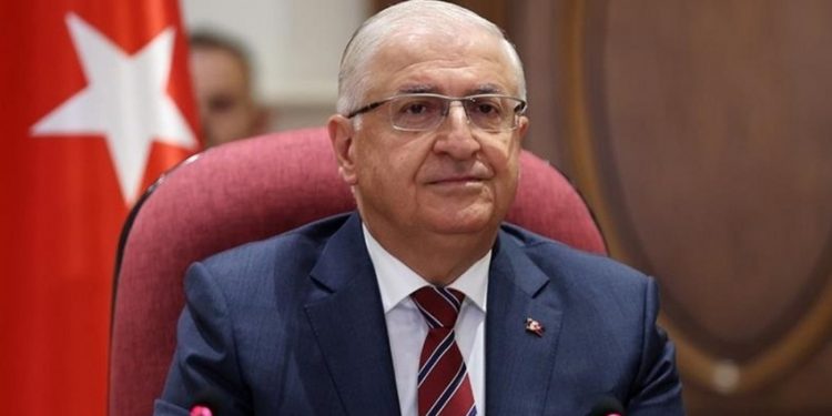 وزير الدفاع التركي يؤكد الاستعداد لإرسال قوات إلى غزة