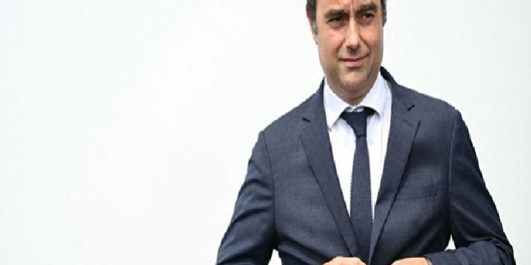 استقالة رئيس الوزراء الفرنسي بعد يوم من تشكيله الحكومة