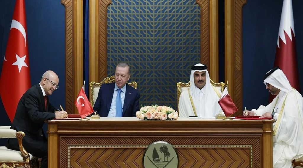 تركيا وقطر توقعان اتفاقيات تعاون في التجارة والصناعات الدفاعية