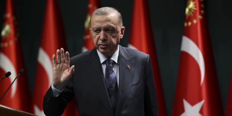 “تحول مذهل”.. أردوغان يعيد صياغة موقفه من الحزب الكردي!