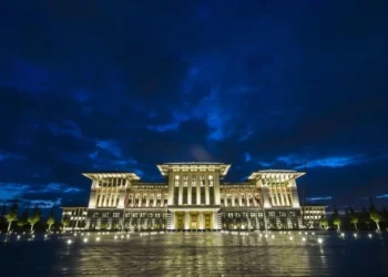 قصر أردوغان يضيء بـ10 مليارات ليرة.. والشعب يغرق في الظلام