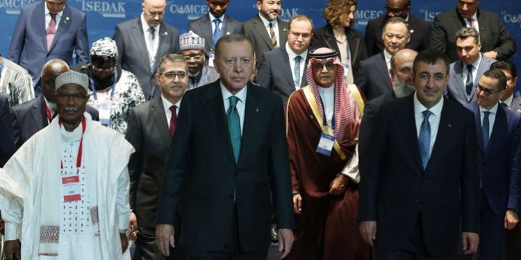 أردوغان يطلق برنامج دعم خاص لسوريا تحت مظلة الكومسيك