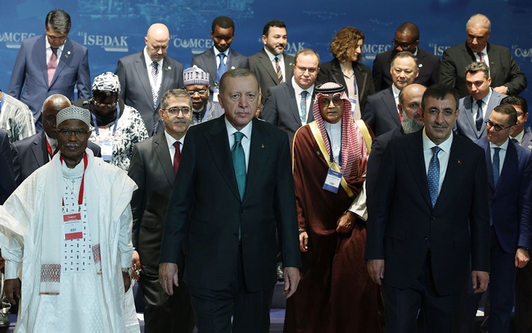 أردوغان يطلق برنامج دعم خاص لسوريا تحت مظلة الكومسيك