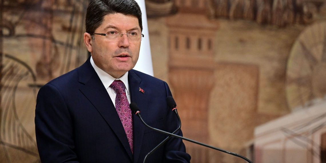 وزير العدل التركي يرد على عرض بهجلي للقاء أوجلان