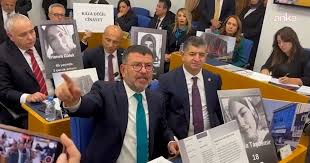 تركيا.. نواب المعارضة ينعون ضحايا انفجار مستودع العطور في كوجالي