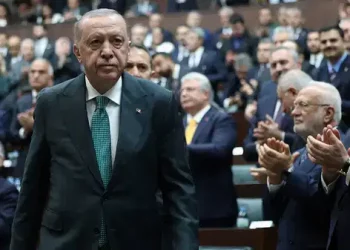 أردوغان يشيد بحليفه ويفوض ملف “الأزمة الكردية” للجنة البرلمانية