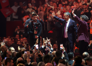 أوزغور أوزيل: حزب الشعب الجمهوري مستعد لتسلم السلطة
